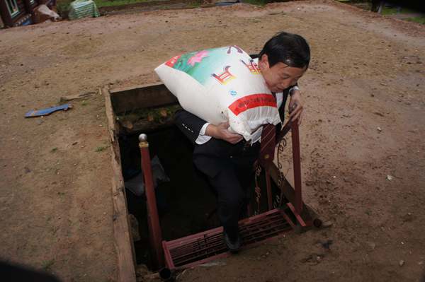 呕心沥血写忠诚——记炉霍县法院副院长吕启雄