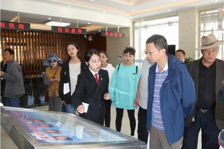 州委宣传部副部长江勇刚一行莅临炉霍法院检查指导工作