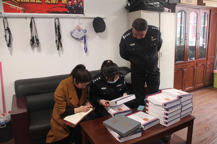 甘孜藏族自治州中级人民法院督查组到炉霍县人民法院开展警务督查