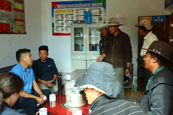 民族团结进家庭 走访慰问显温情