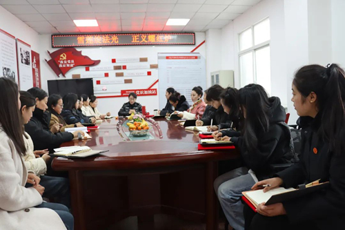座谈会.jpg